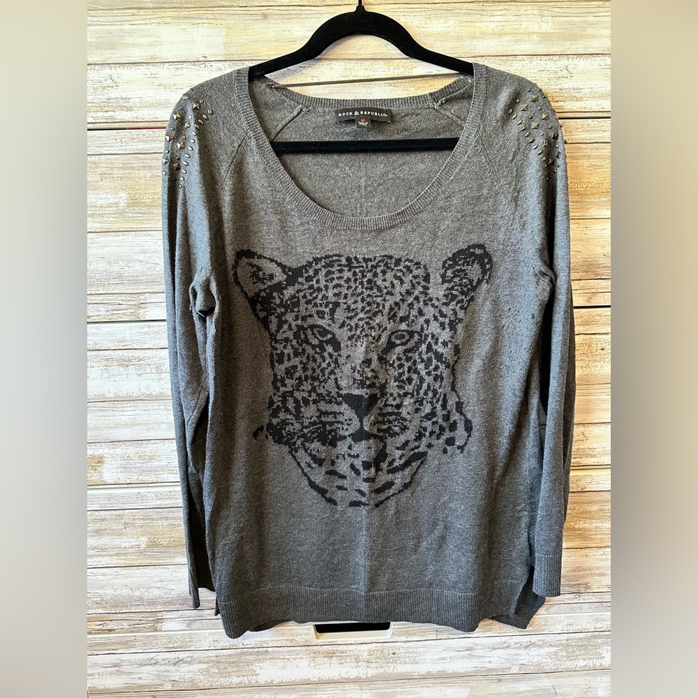 🐆 Rock & Republic Gray Leopard Graphic Studded Sweater Size M